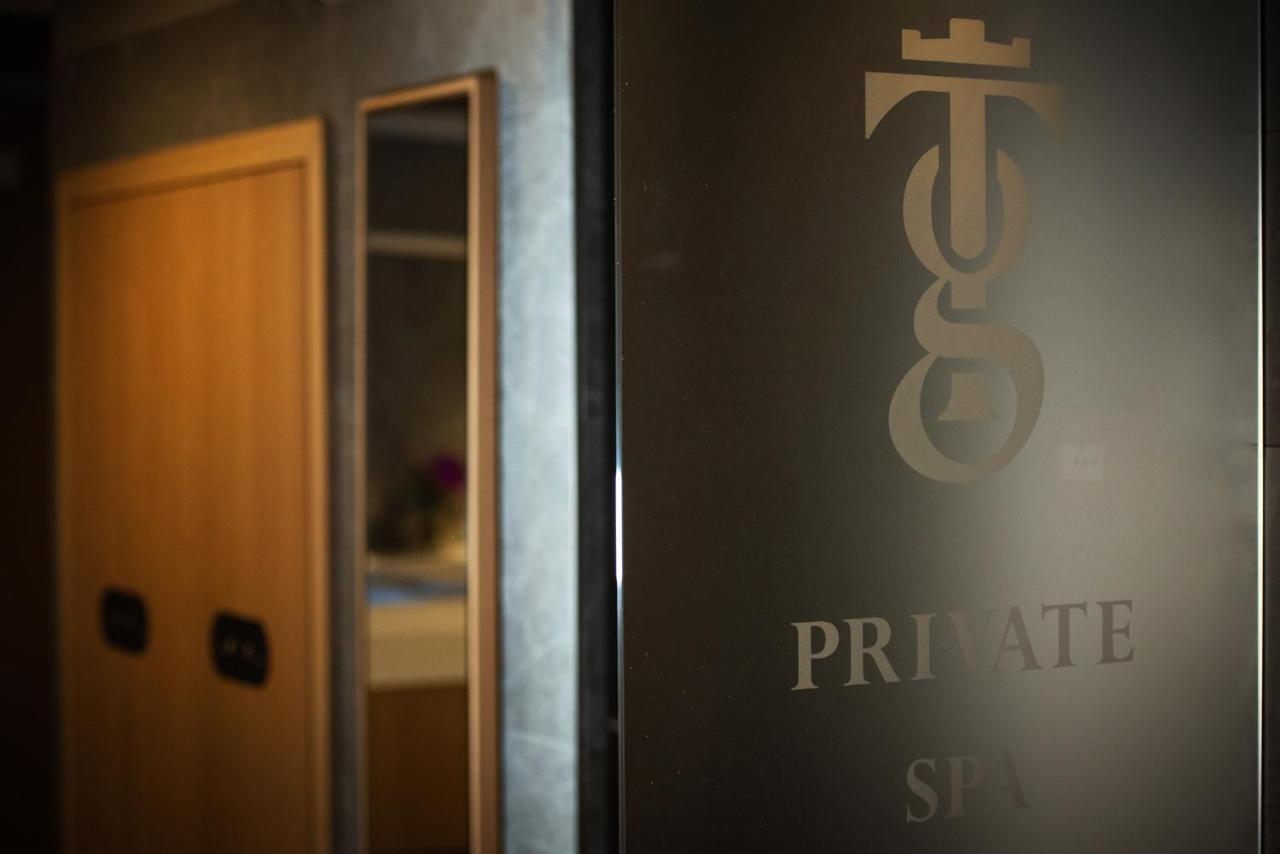 Gold Tower Lifestyle Hotel Neapel